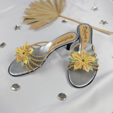 Load image into Gallery viewer, Flower Kitten Heels - UK5