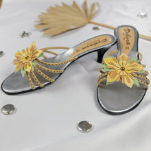 Load image into Gallery viewer, Flower Kitten Heels - UK5