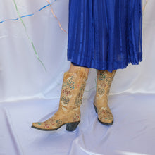Load image into Gallery viewer, Roses Cowboy Boots - UK6
