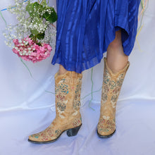 Load image into Gallery viewer, Roses Cowboy Boots - UK6