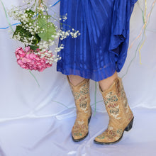 Load image into Gallery viewer, Roses Cowboy Boots - UK6
